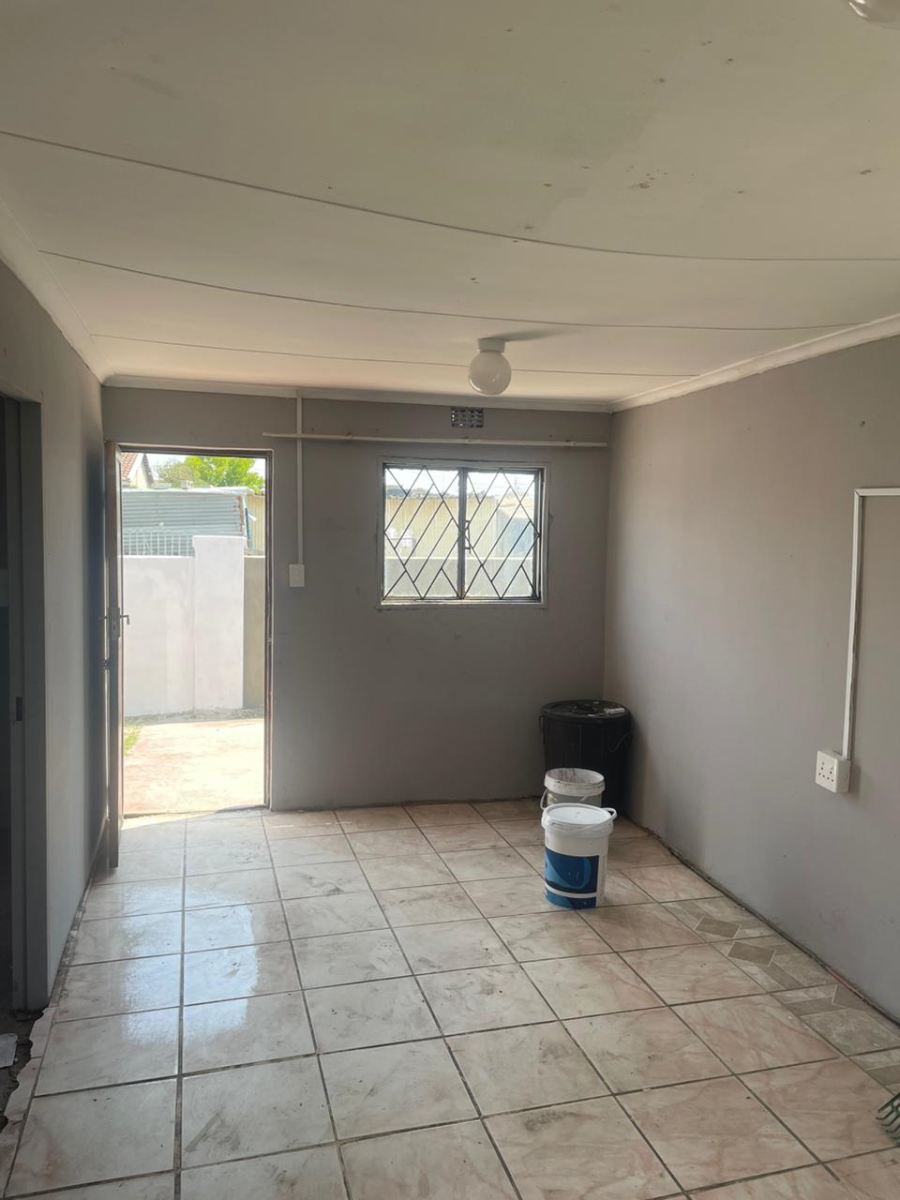 2 Bedroom Property for Sale in Umrhabulo Triangle Western Cape